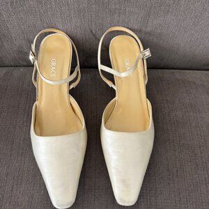 Grace Wedding Shoes size 8B, color Ivory